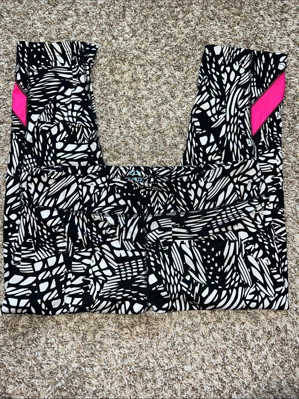 Ikonik Super Soft Black & White Geometric Capris with Pink Stripe Size Large